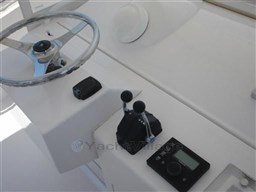 Bertram 450 helm station.jpg