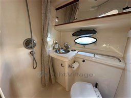 Larson Boats Cabrio 330 3.jpeg