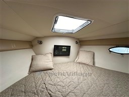 Larson Boats Cabrio 330 1.jpeg