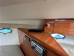 Larson Boats Cabrio 330.jpeg