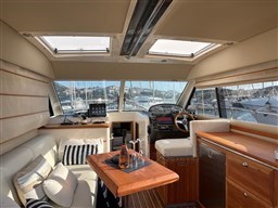 Riviera 3600S interior