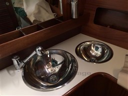 Guest cabin vanity 2