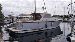 El Sentio aft quarter view