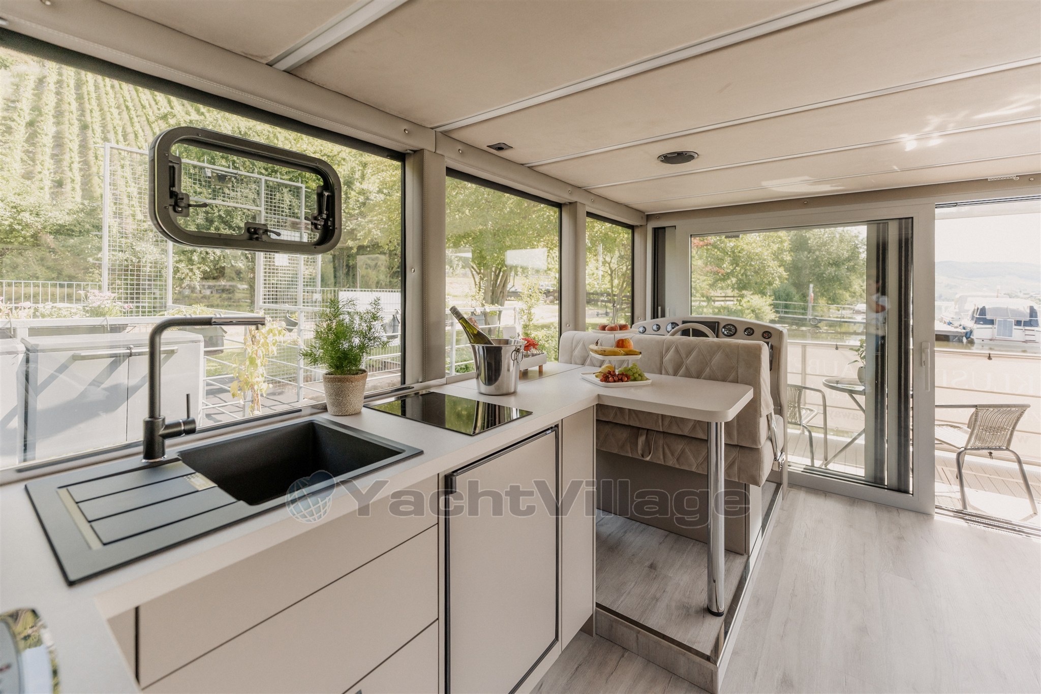 Hausboot Compact 114