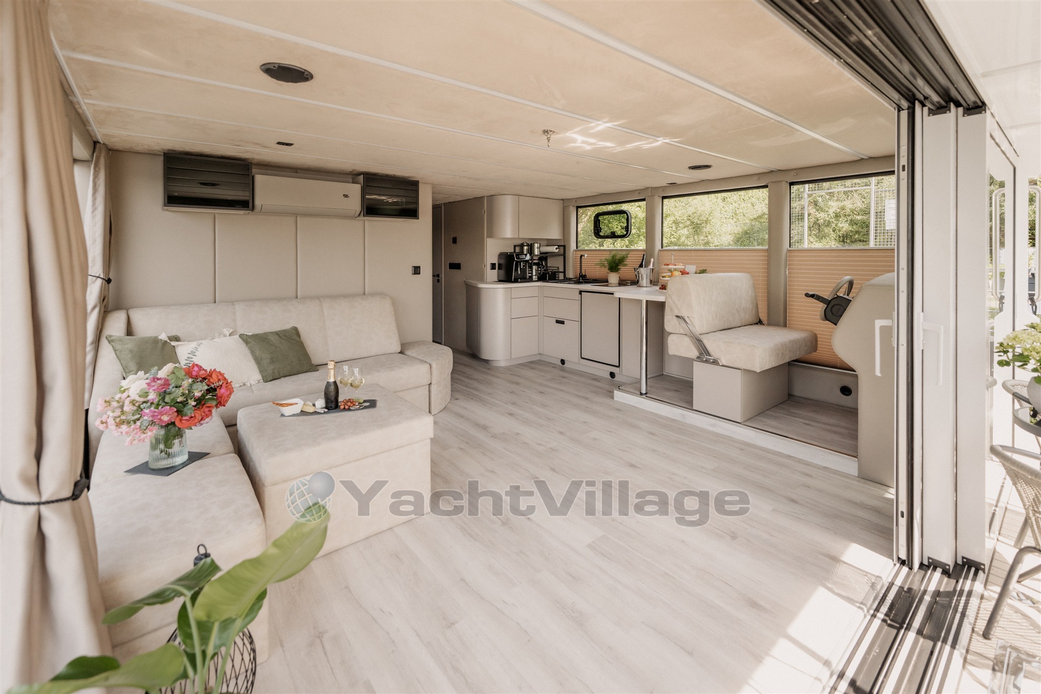 Hausboot Compact 89