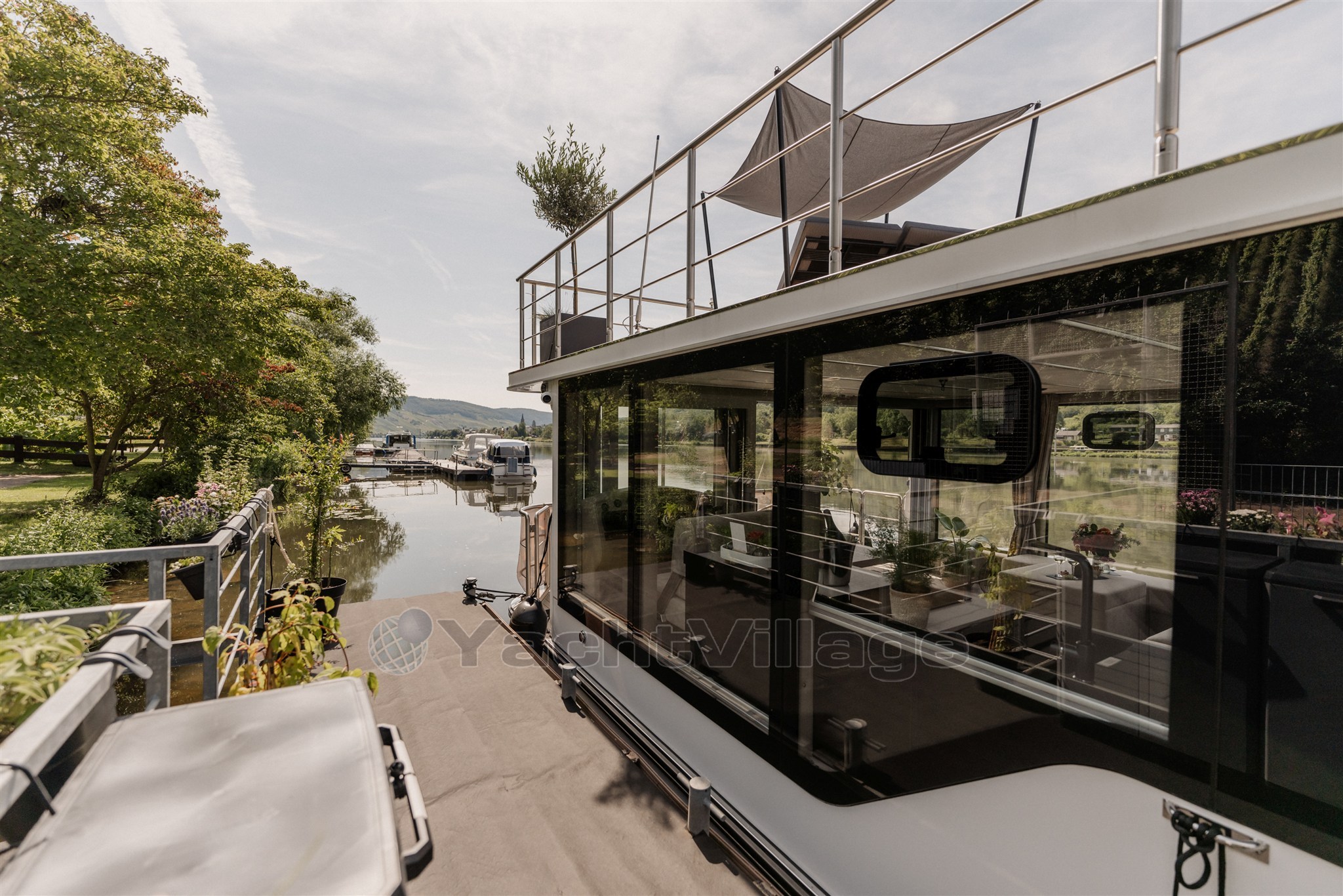 Hausboot Compact 125