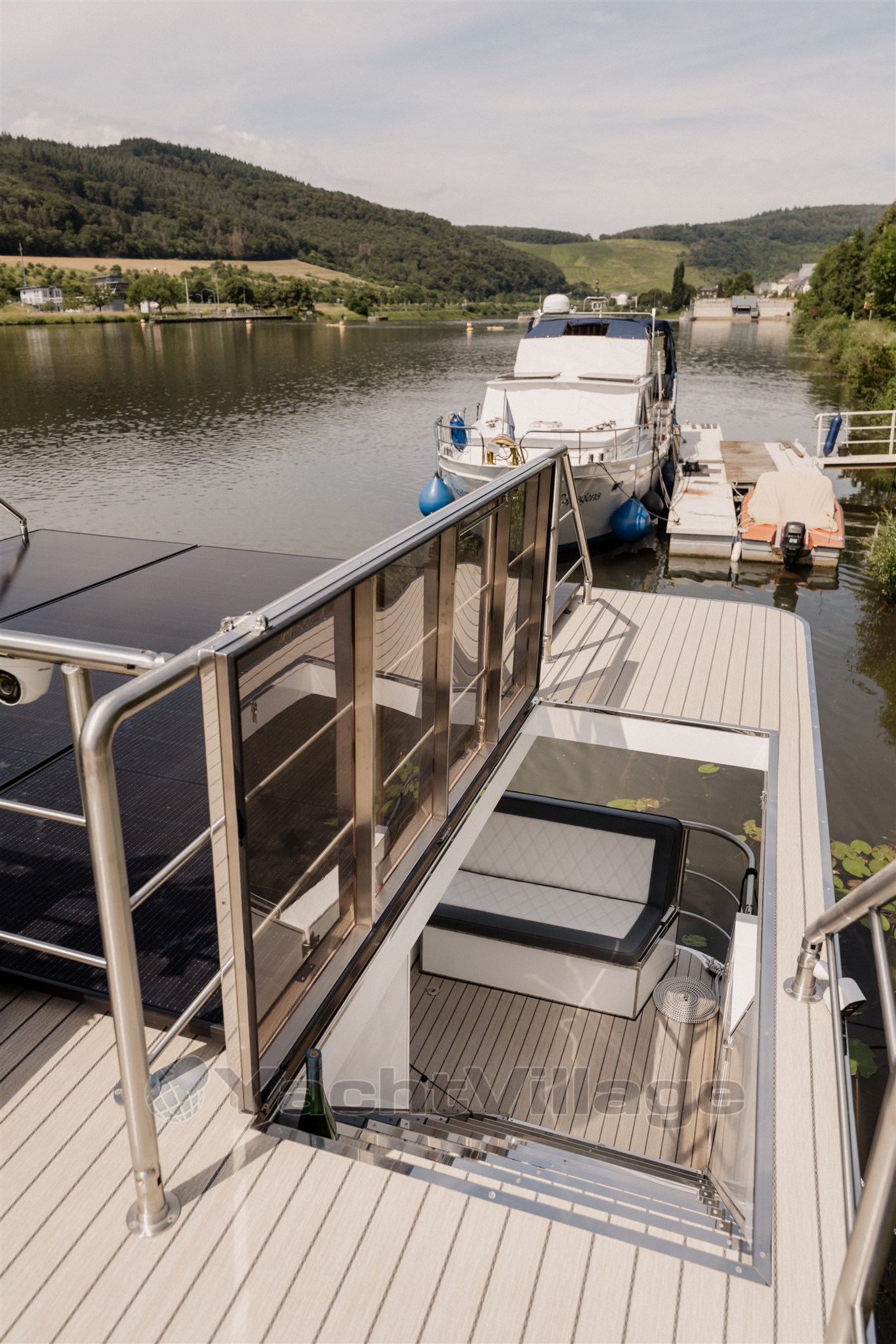 Hausboot Compact 18