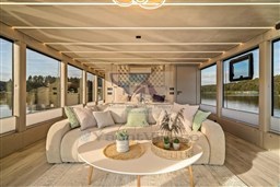 Lake Suite 4