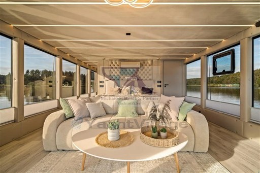 Lake Suite 4
