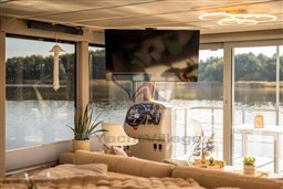 Lake Suite 3