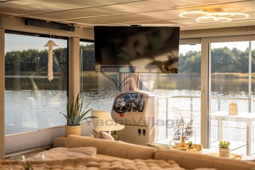 Lake Suite 3