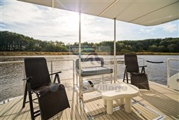 Lake Suite 2