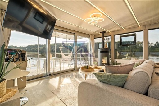 Lake Suite 7