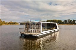 Lake Suite 22