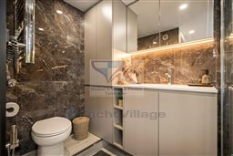 Lake Suite 19