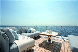 66 Flybridge 4