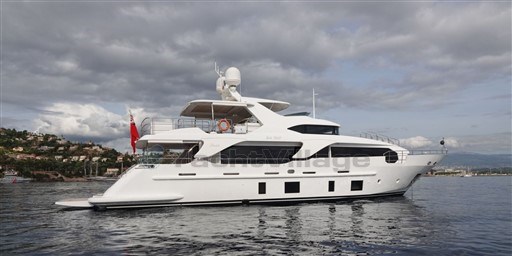 Benetti Delfino 93'