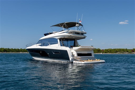 Prestige Yachts Jeanneau Prestige 590