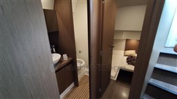g19eu9r54i.jpg