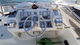 tv585712bl.jpg