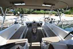 6mcc8bucxb.jpg
