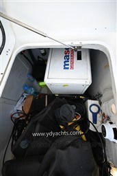 8j3095463m.jpg