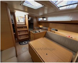 interior-dinette-aft