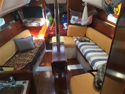 BENETEAU - OCEANIS 321 - interiors