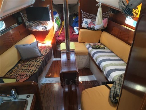 BENETEAU - OCEANIS 321 - interiors