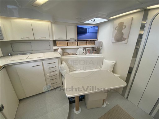 LUHRS - LUHRS 380 - interiors