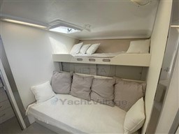 LUHRS - LUHRS 380 - interiors