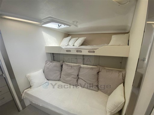 LUHRS - LUHRS 380 - interiors