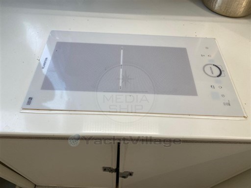 LUHRS - LUHRS 380 - interiors