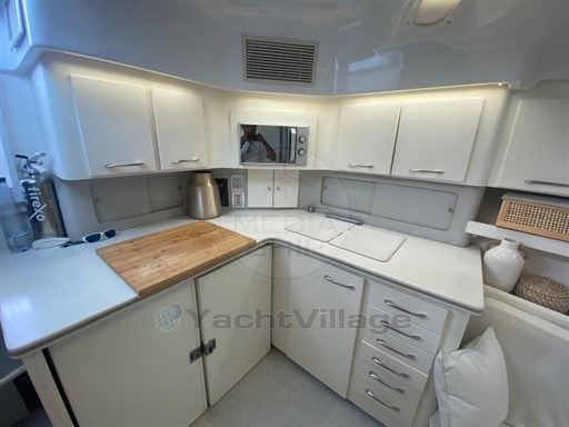 LUHRS - LUHRS 380 - interiors