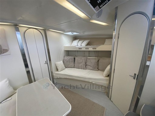 LUHRS - LUHRS 380 - interiors