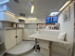 LUHRS - LUHRS 380 - interiors