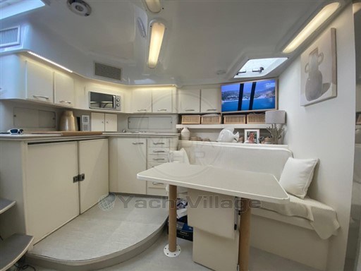 LUHRS - LUHRS 380 - interiors