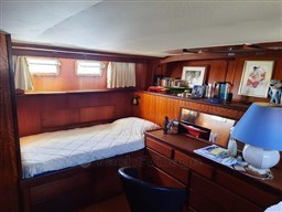 HATTERAS YACHTS - HATTERAS 53 - interiors