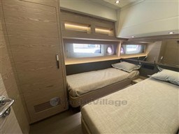 CAYMAN YACHTS - CAYMAN 600 - interiors