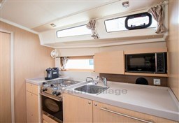 BENETEAU - OCEANIS 38.1 - interiors