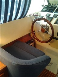 UNIESSE - GIANT FLY - interiors