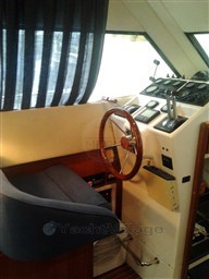 UNIESSE - GIANT FLY - interiors