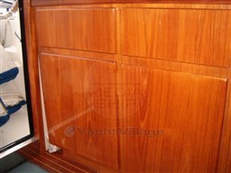 UNIESSE - GIANT FLY - interiors