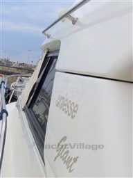 UNIESSE - GIANT FLY - exteriors