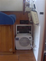 UNIESSE - GIANT FLY - interiors