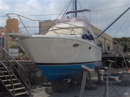 UNIESSE - GIANT FLY - exteriors