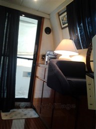 UNIESSE - GIANT FLY - interiors