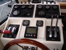 UNIESSE - GIANT FLY - electronic