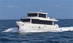 AMARAL D.O.O. - AMARAL WAVERUNNER 76 - exteriors