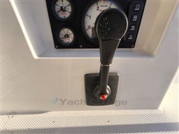 MORE YACHTS - MORE 40 - electronic